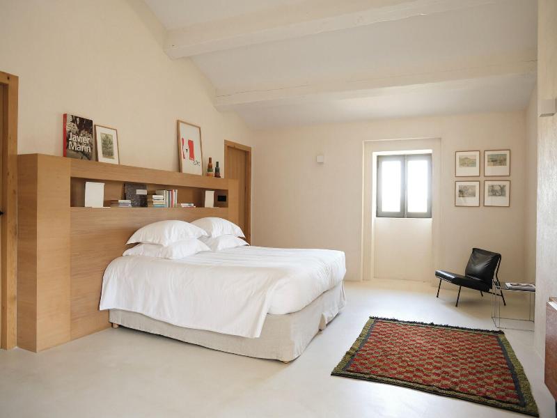 Prieura Saint Nicolas Les Maisons image