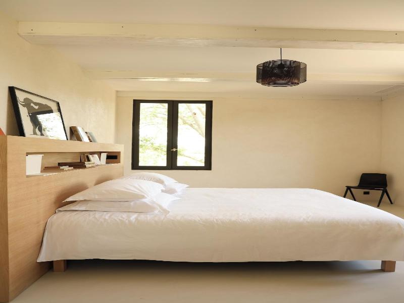 Prieura Saint Nicolas Les Maisons image