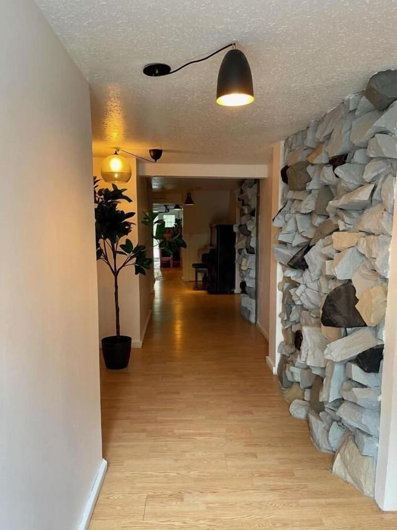 Jaune Ha Tel Boutique image