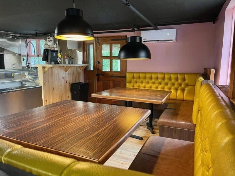 Jaune Ha Tel Boutique image