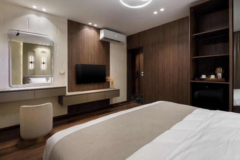 Spire West Hotel image