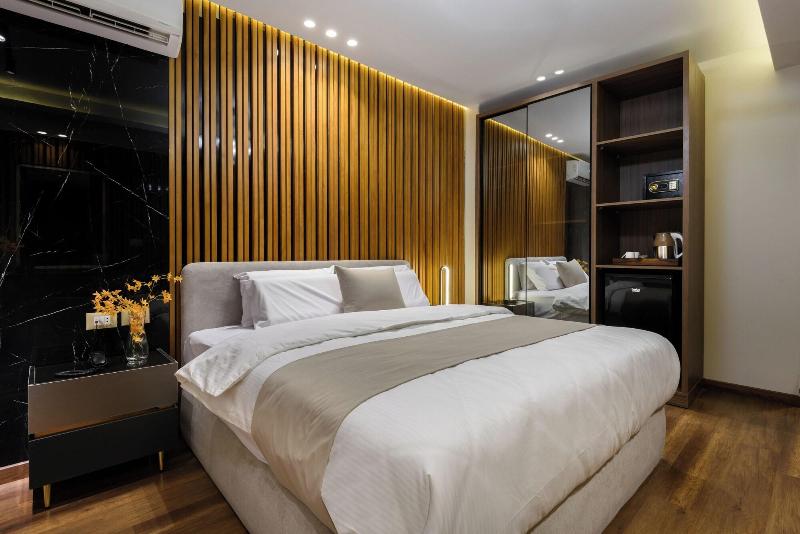 Spire West Hotel image