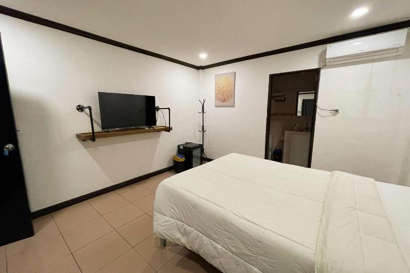 Bluewing Hotel Angeles Powered By Cocotel image