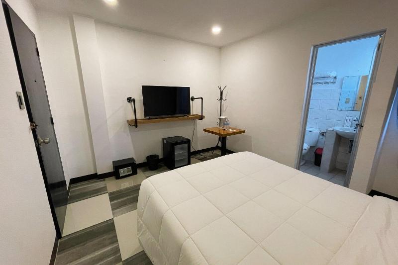 Bluewing Hotel Angeles Powered By Cocotel image