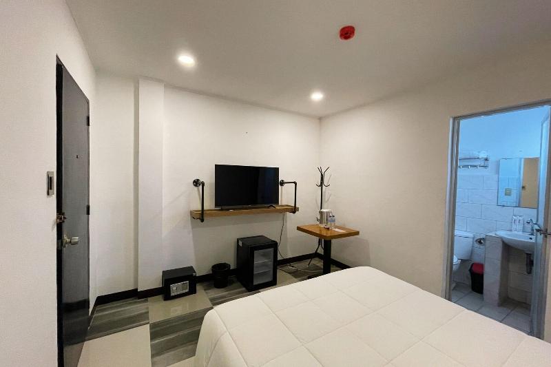 Bluewing Hotel Angeles Powered By Cocotel image