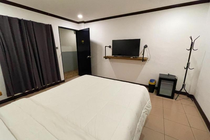 Bluewing Hotel Angeles Powered By Cocotel image