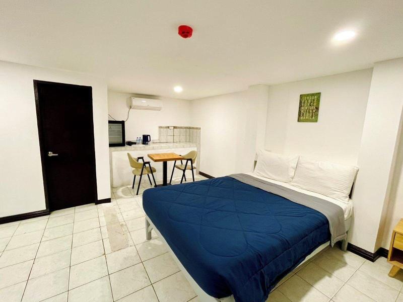 Bluewing Hotel Angeles Powered By Cocotel image