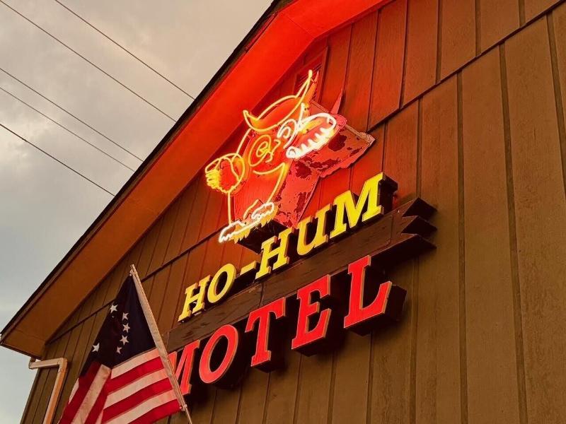 Ho Hum Motel image