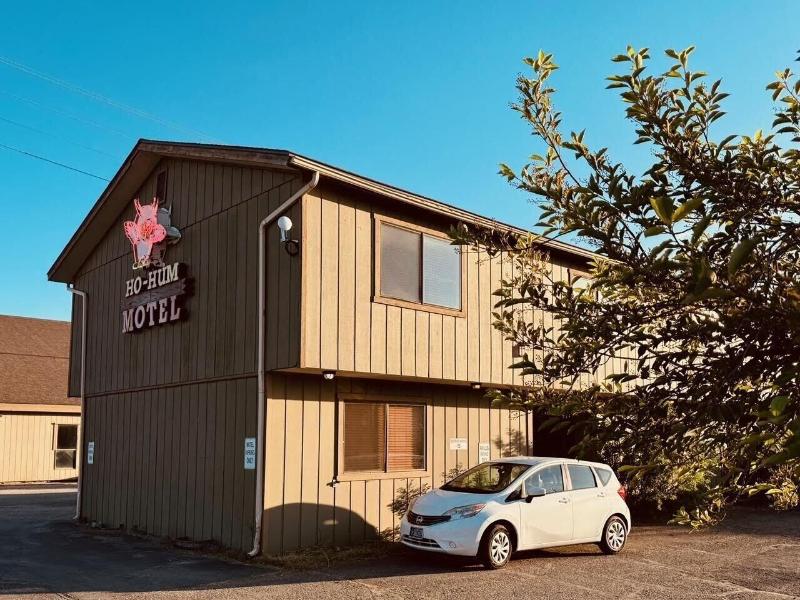 Ho Hum Motel image