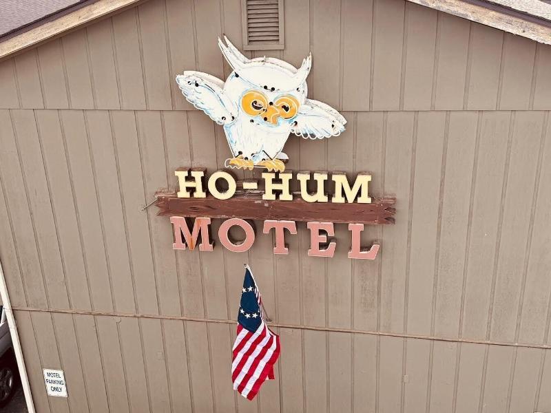 Ho Hum Motel image