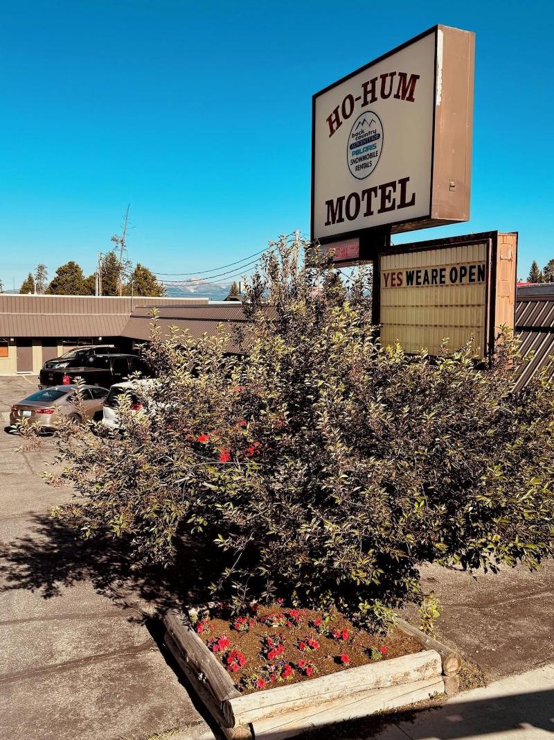 Ho Hum Motel image