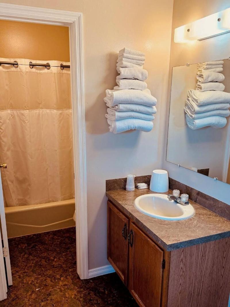 Ho Hum Motel image