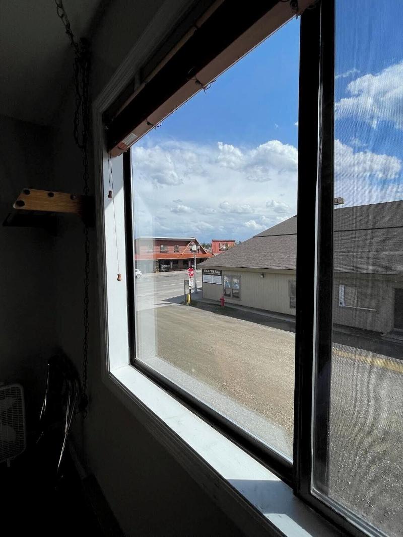 Ho Hum Motel image