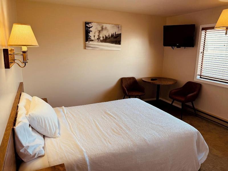 Ho Hum Motel image
