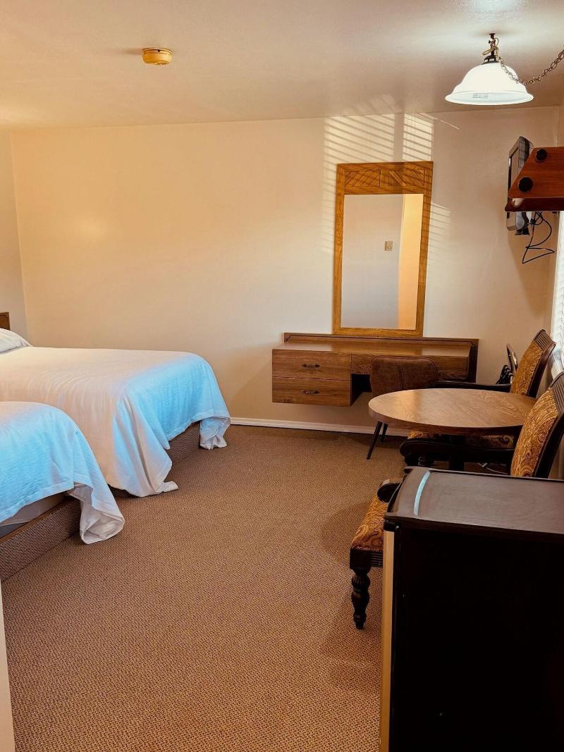 Ho Hum Motel image