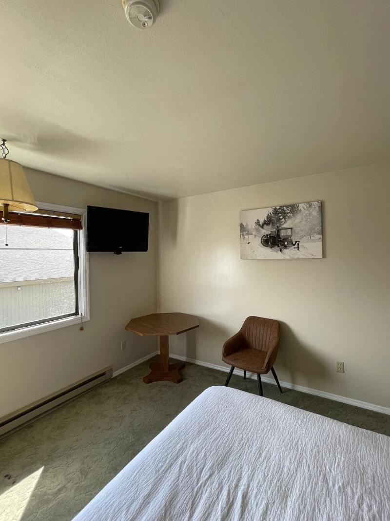 Ho Hum Motel image