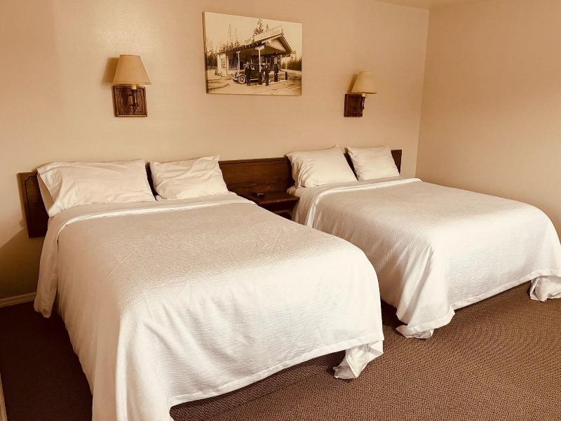Ho Hum Motel image