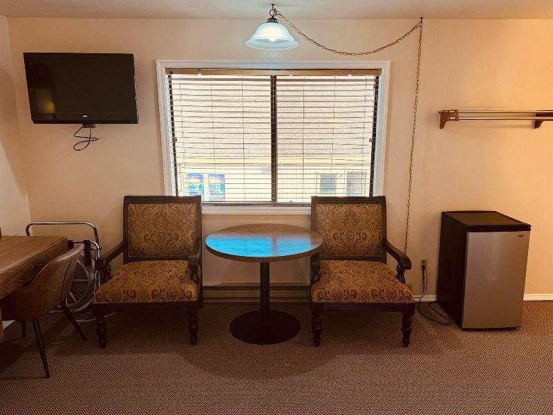Ho Hum Motel image