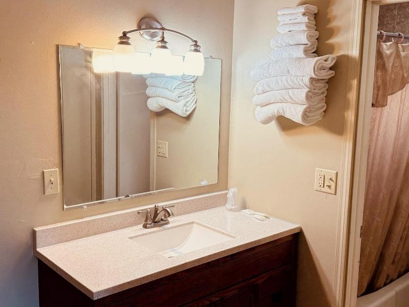 Ho Hum Motel image