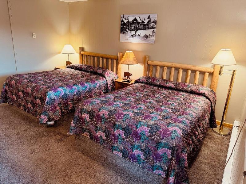 Ho Hum Motel image