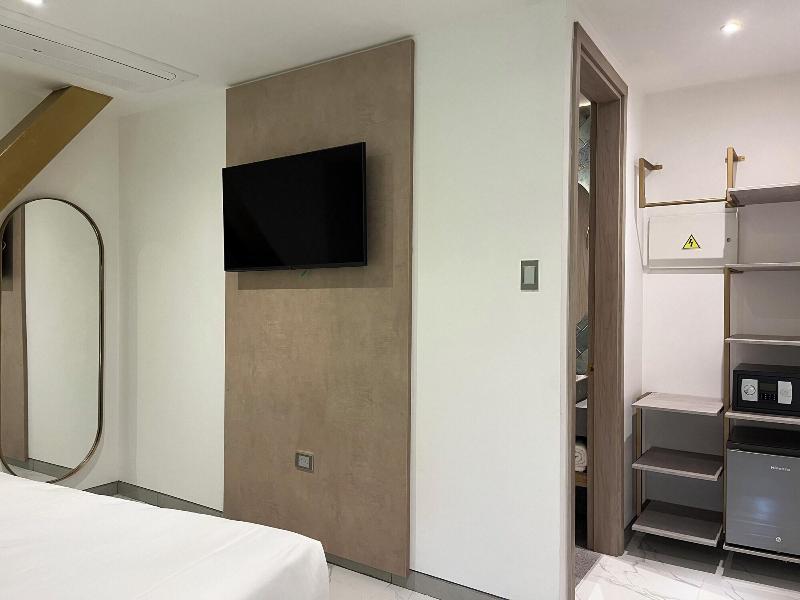 Delamar Hotel image