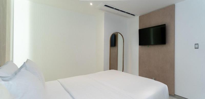 Delamar Hotel image