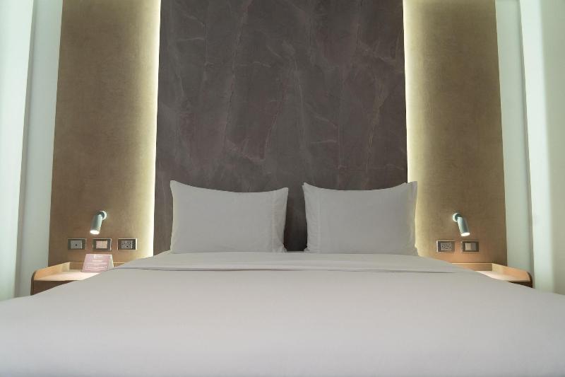 Delamar Hotel image
