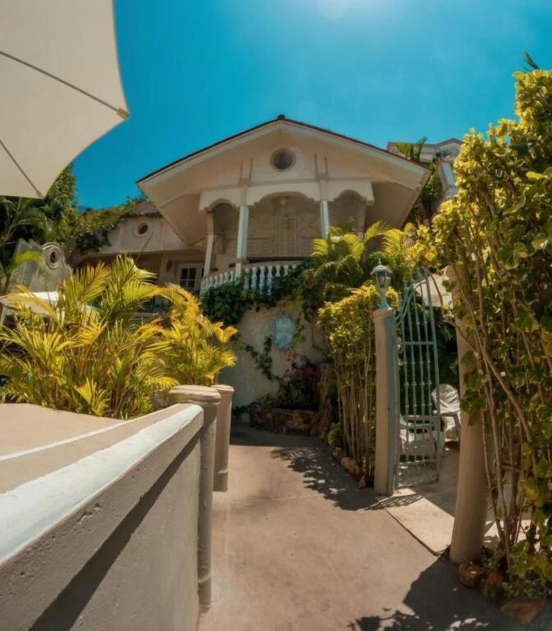 Villa Caprichosa — general view
