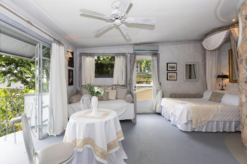Villa Caprichosa image