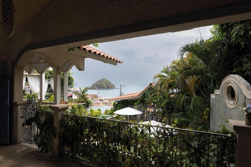 Villa Caprichosa image