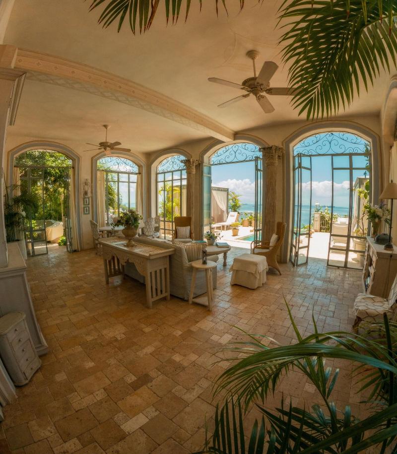 Villa Caprichosa image