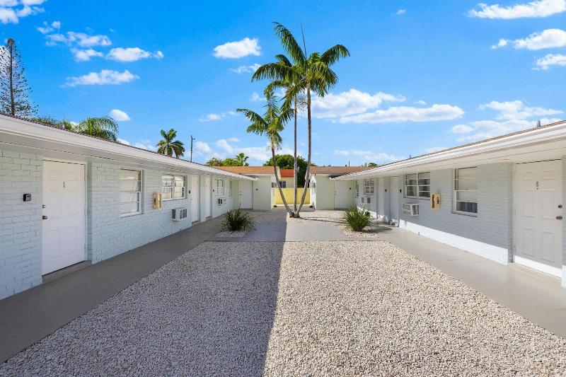 Sunset Inn Hallandale Beach image