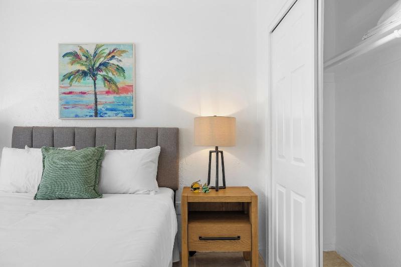 Sunset Inn Hallandale Beach image