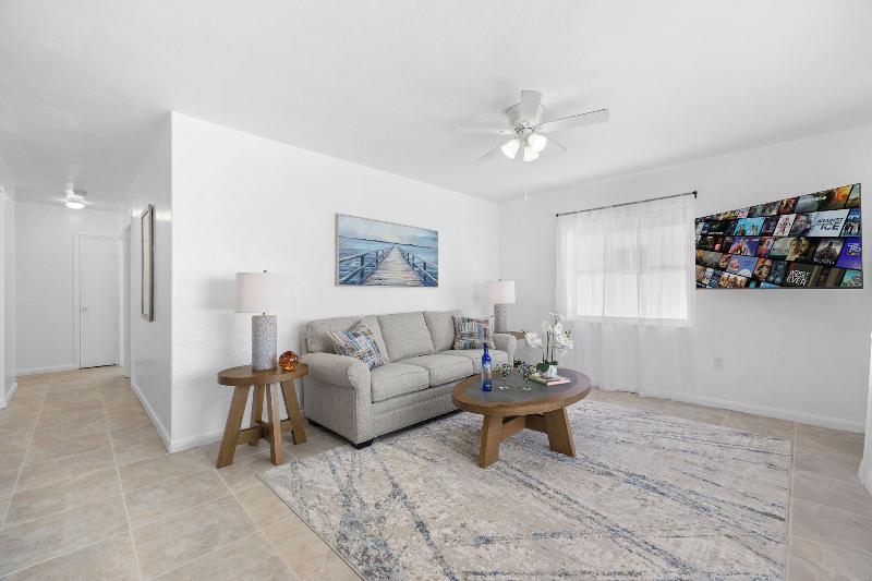 Sunset Inn Hallandale Beach image