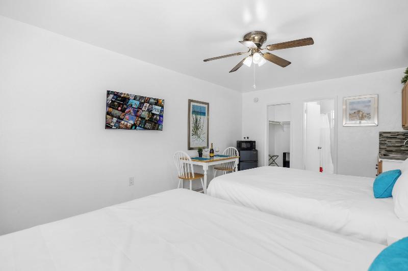 Sunset Inn Hallandale Beach image