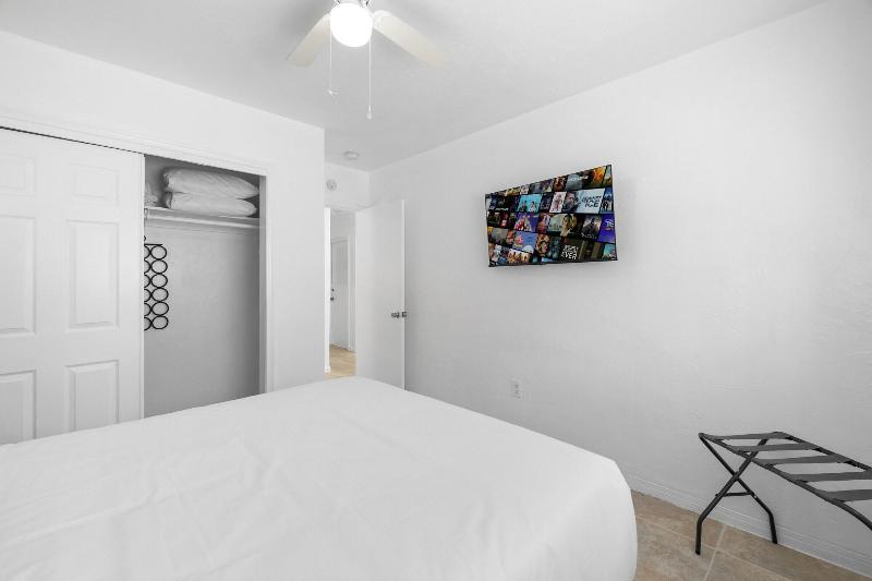 Sunset Inn Hallandale Beach image