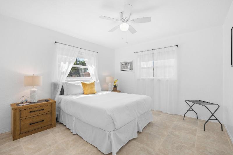 Sunset Inn Hallandale Beach image