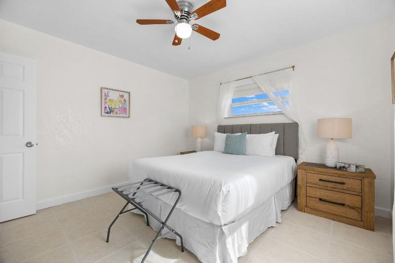 Sunset Inn Hallandale Beach image