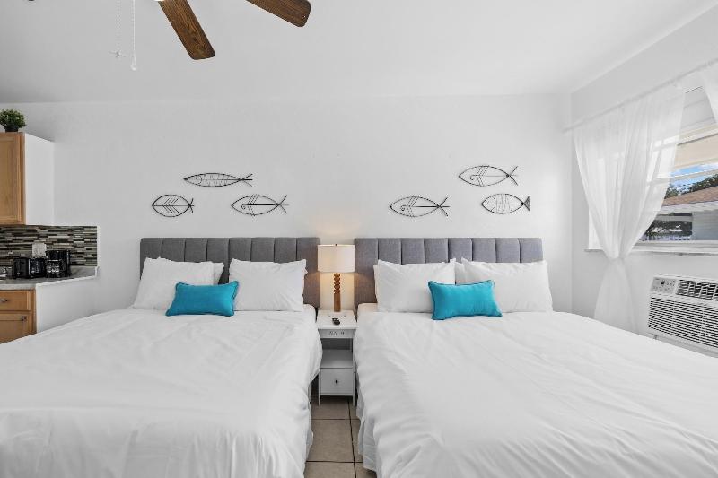 Sunset Inn Hallandale Beach image