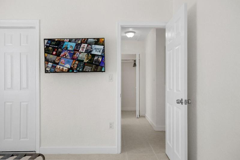 Sunset Inn Hallandale Beach image