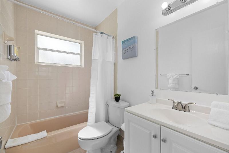 Sunset Inn Hallandale Beach image