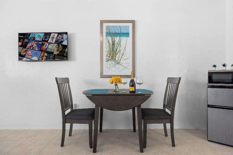 Sunset Inn Hallandale Beach image