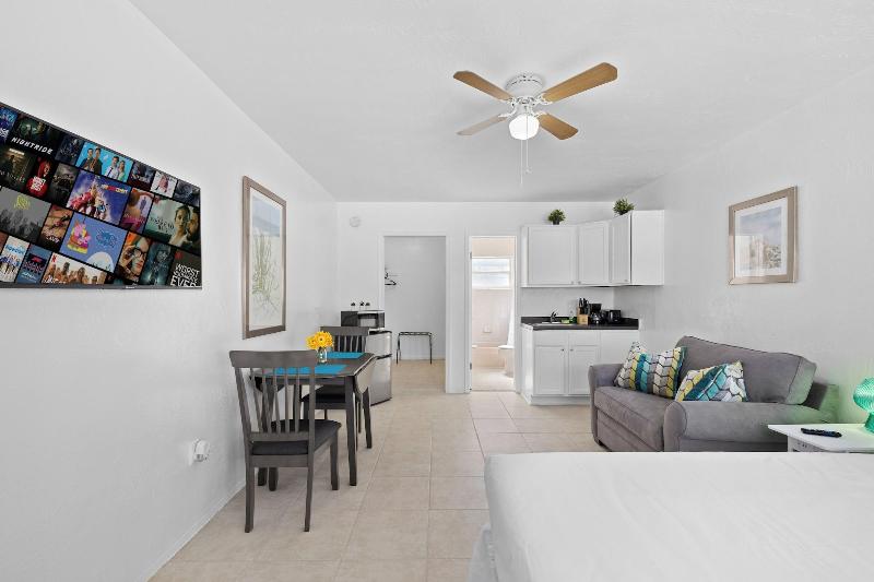 Sunset Inn Hallandale Beach image