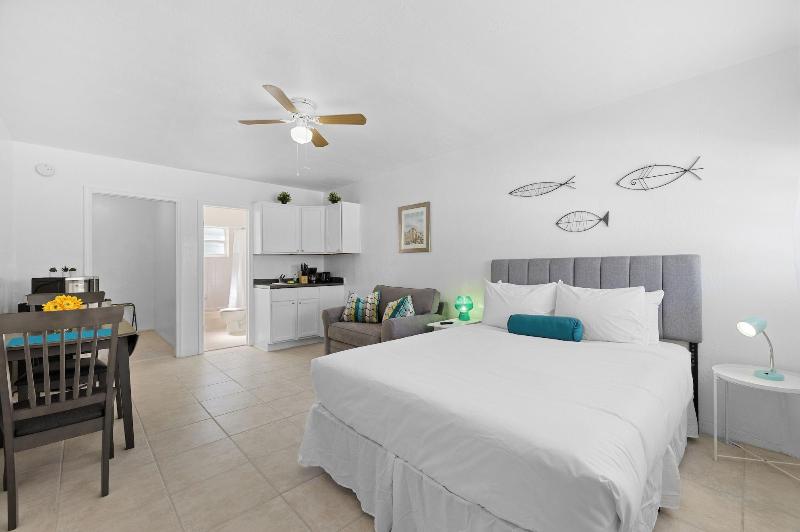 Sunset Inn Hallandale Beach image