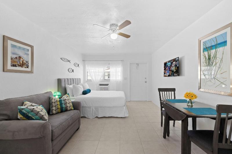 Sunset Inn Hallandale Beach image