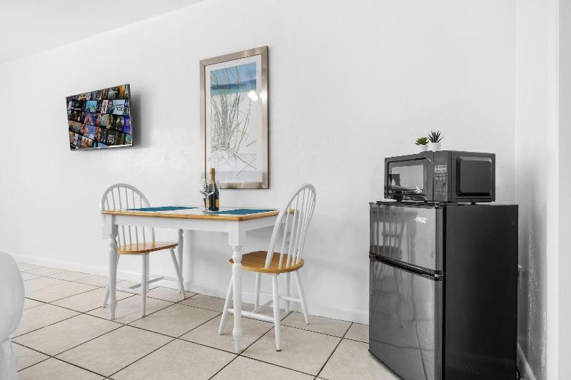 Sunset Inn Hallandale Beach image