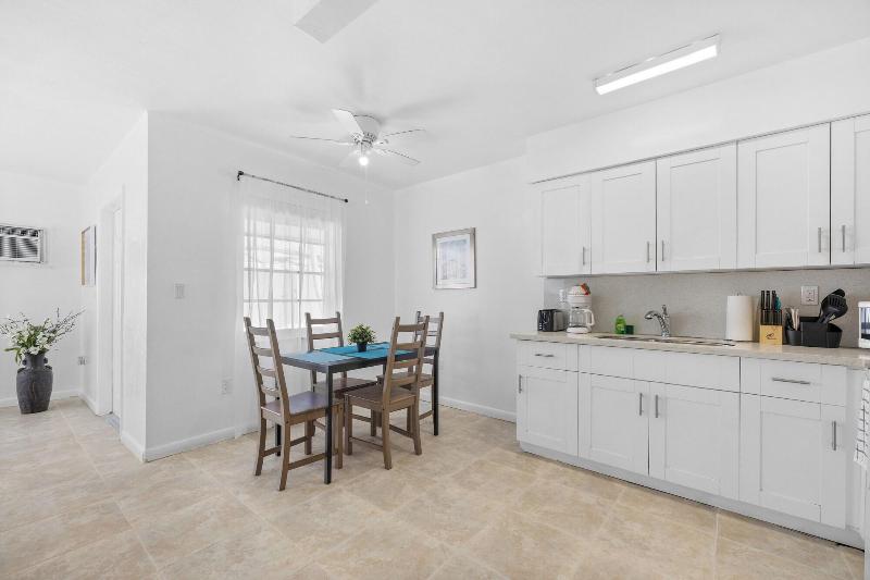 Sunset Inn Hallandale Beach image