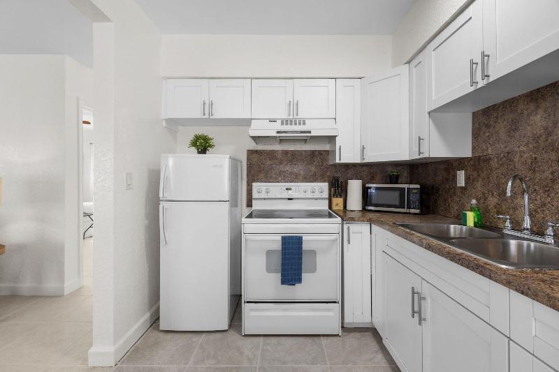Sunset Inn Hallandale Beach image