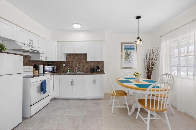 Sunset Inn Hallandale Beach image