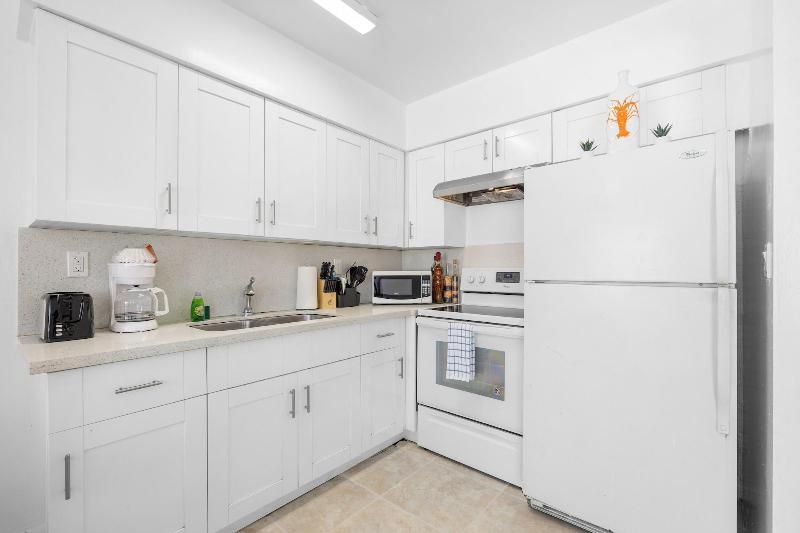 Sunset Inn Hallandale Beach image